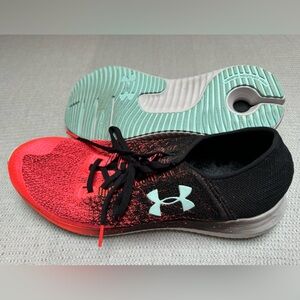 Men’s size 11 Under Armour Mesh Tennis Shoe